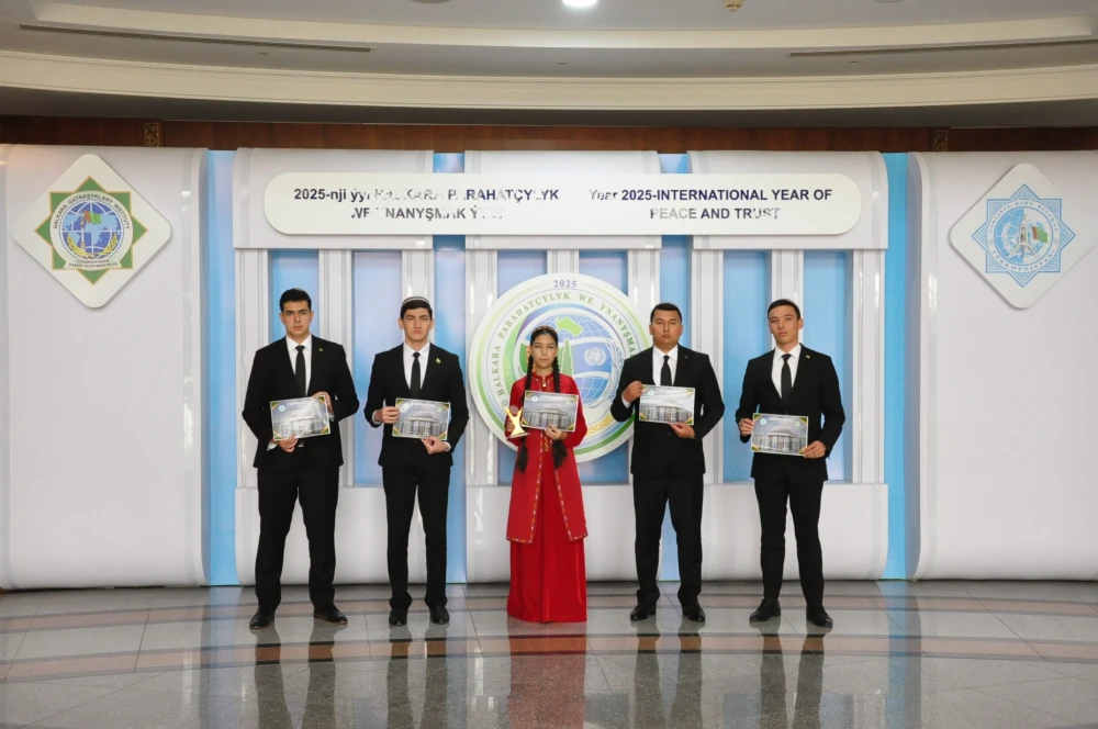 A Public Speaking Contest Was Held Among Students surady
