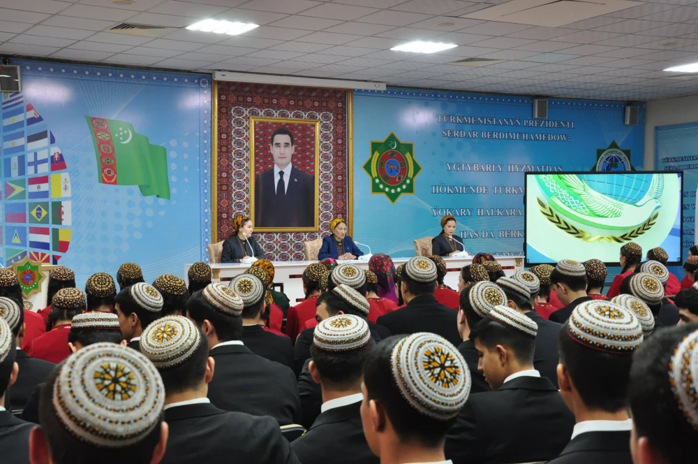 “TÜRKMENISTAN WE BMG: PARAHATÇYLYGYŇ WE ÖSÜŞIŇ     HATYRASYNA HYZMATDAŞLYK” ATLY  YLMY-AMALY MASLAHAT GEÇIRILDI surady