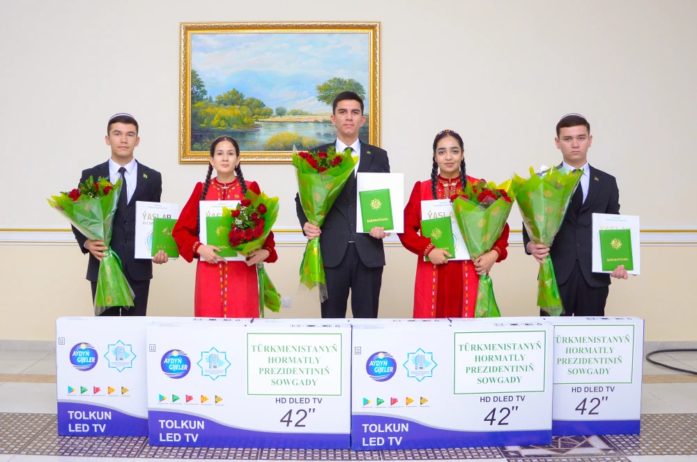 Talyplarymyz Ýaşlar baýragynyň eýeleri surady