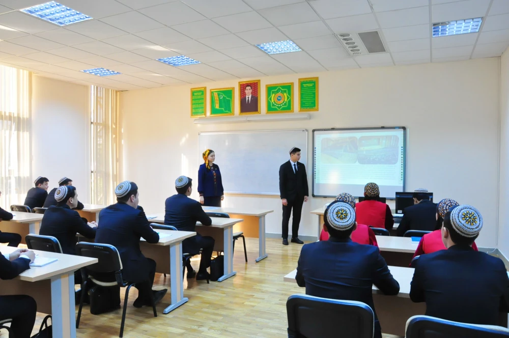 Ýaşlar syýasatyna bagyşlanan maslahat