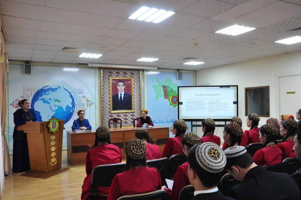 PARAHATÇYLYK WE YNANYŞMAK DÜŞÜNJELERINE BAGYŞLANAN YLMY-DÖREDIJILIK MASLAHATY GEÇIRILDI