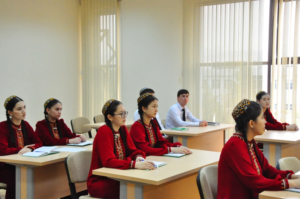 Durnukly ösüş maksatlary (DÖM 6, 14) boýunça geçirilen okuw sapagy.