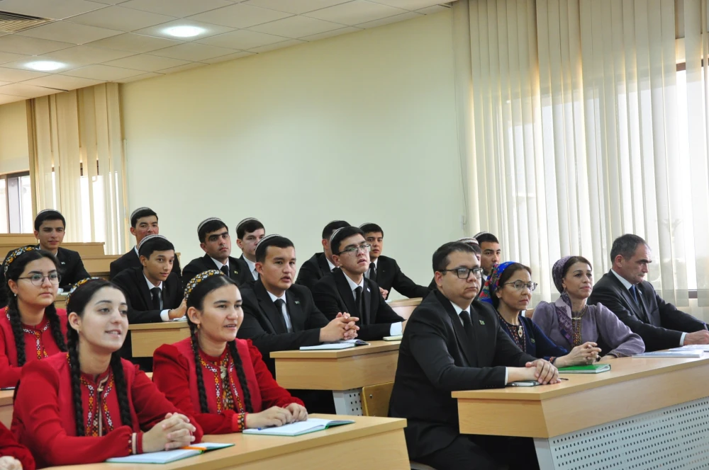 СОСТОЯЛАСЬ БЕСЕДА НА ТЕМУ «ДРУЖБА НАРОДОВ – КЛЮЧ КО ВСЕОБЩЕМУ МИРУ»