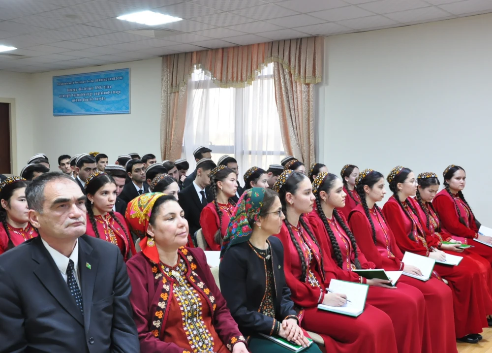 PARAHATÇYLYK WE YNANYŞMAK DÜŞÜNJELERINE BAGYŞLANAN YLMY-DÖREDIJILIK MASLAHATY GEÇIRILDI