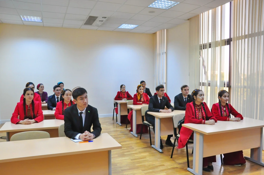 Ýaş žurnalistleriň hünär ugry boýunça okuw sapagy geçirildi