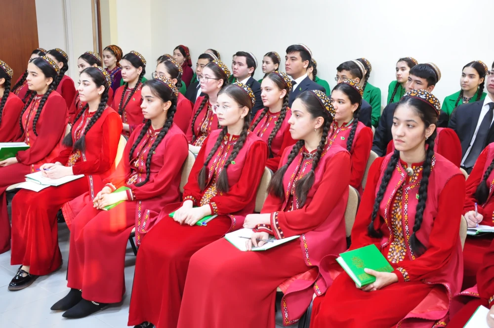 LANÇŽOU UNIWERSITETINIŇ WEKILLERINIŇ GATNAŞMAGYNDA OKUW SAPAGY GEÇIRILDI