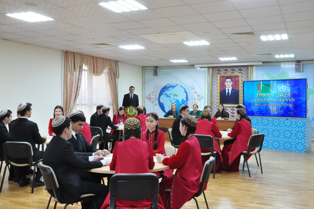 “TÜRKMEN BITARAPLYGYNYŇ TARYHY” ATLY BÄSLEŞIK GEÇIRILDI
