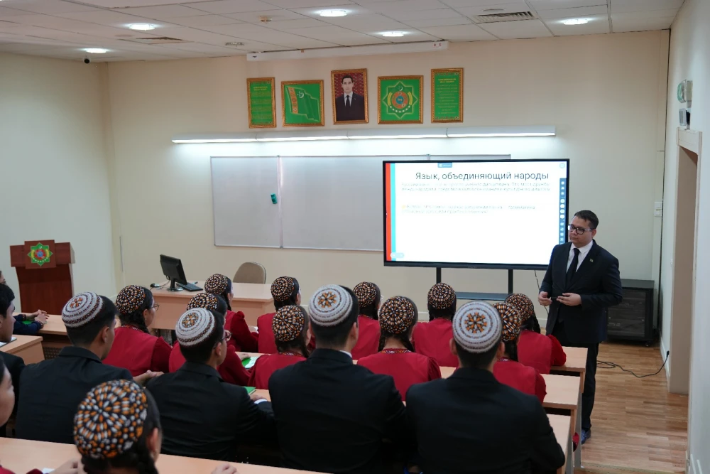 СОСТОЯЛАСЬ БЕСЕДА НА ТЕМУ «ДРУЖБА НАРОДОВ – КЛЮЧ КО ВСЕОБЩЕМУ МИРУ»