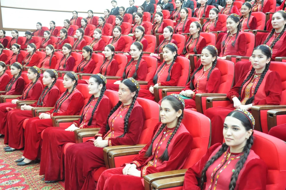 «Parahatçylygyň ýaş çaparlary»: IV möwsüm jemlendi