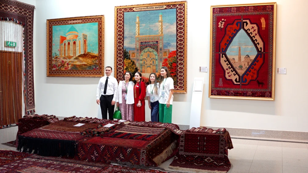 DAŞARY ÝURTLY MYHMANLAR ÜÇIN GYZYKLY GEZELENÇLER