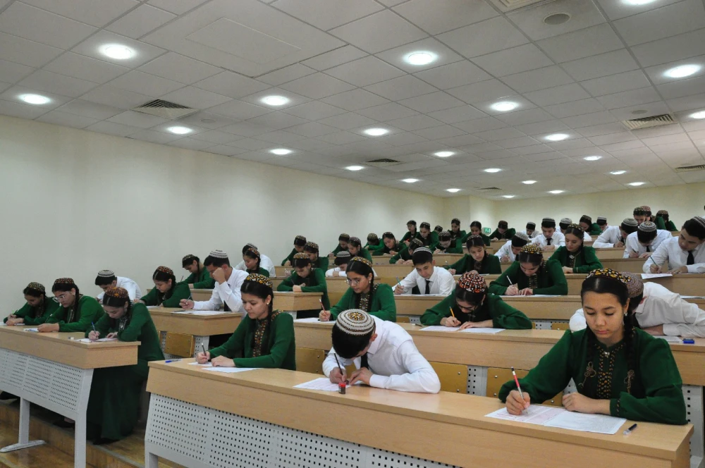 «PARAHATÇYLYGYŇ ÝAŞ ÇAPARLARY» ATLY AKYL-PAÝHAS BÄSLEŞIGINIŇ  V MÖWSÜMINIŇ SAÝLAMA TEST SYNAGY GEÇIRILDI
