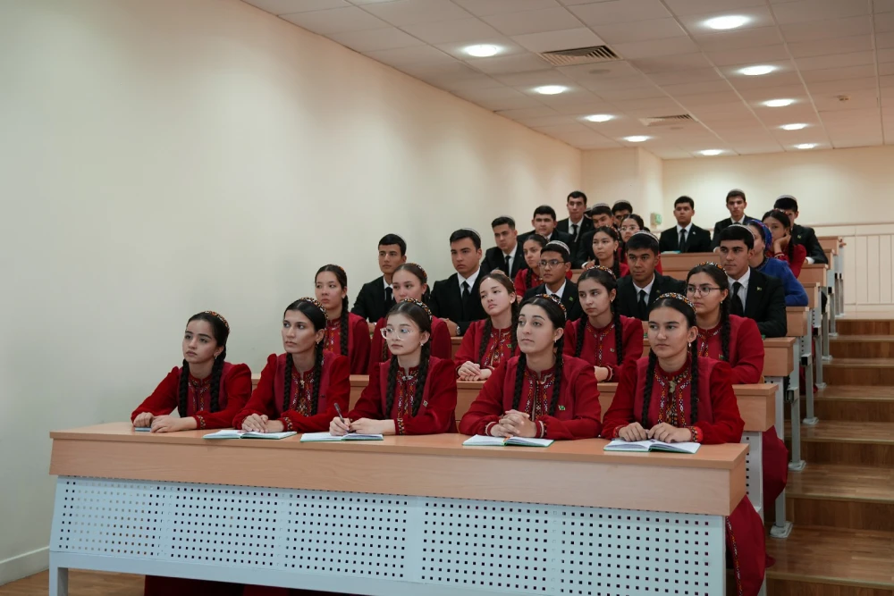 СОСТОЯЛАСЬ БЕСЕДА НА ТЕМУ «ДРУЖБА НАРОДОВ – КЛЮЧ КО ВСЕОБЩЕМУ МИРУ»