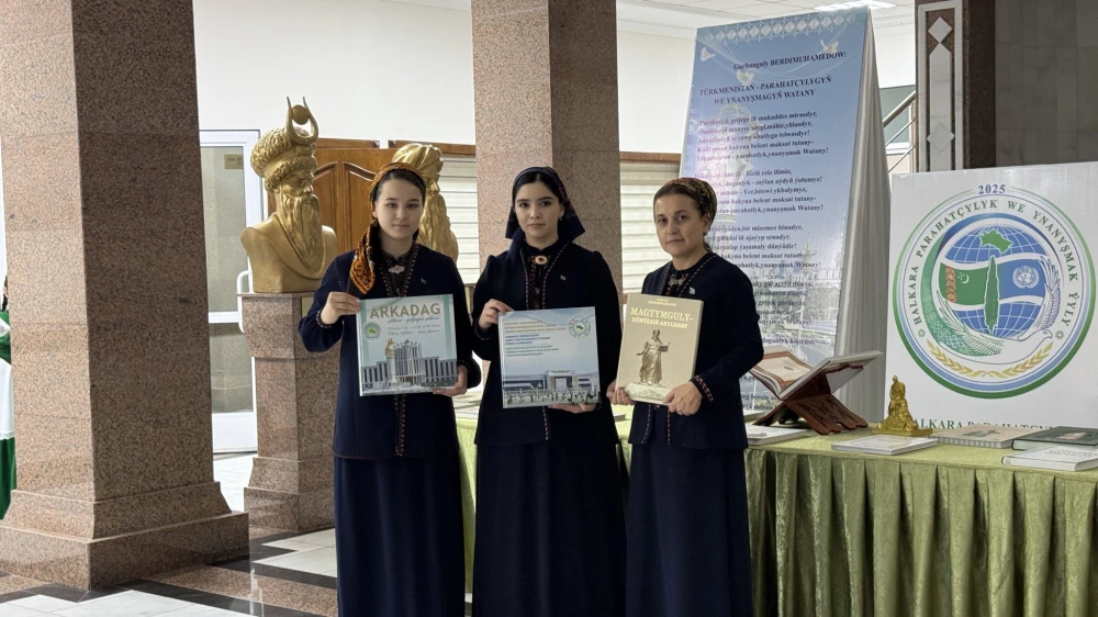 BÜTINDÜNÝÄ ÇAGA GÜNI HEM-DE BITARAPLYK BAÝRAMY MYNASYBETLI MEKDEP OKUWÇYLARY BILEN  ÝÖRITE OKUW SAPAGY GEÇIRILDI