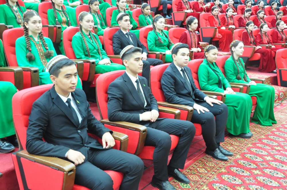 «Parahatçylygyň ýaş çaparlary»: IV möwsüm jemlendi