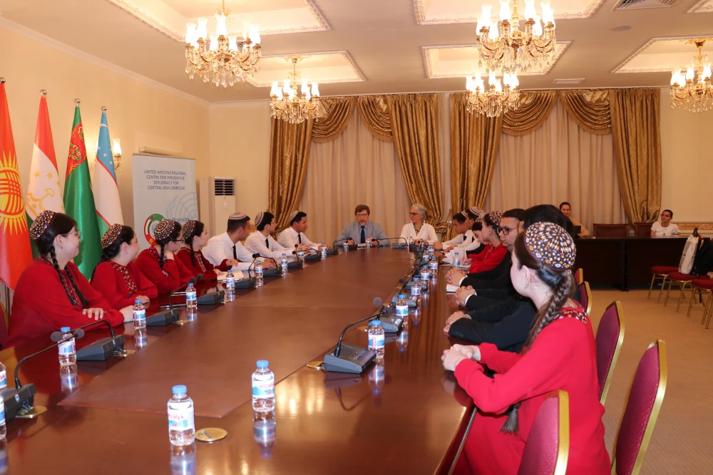 ÖŇÜNI ALYŞ DIPLOMATIÝASY BOÝUNÇA OKUW SAPAGY surady