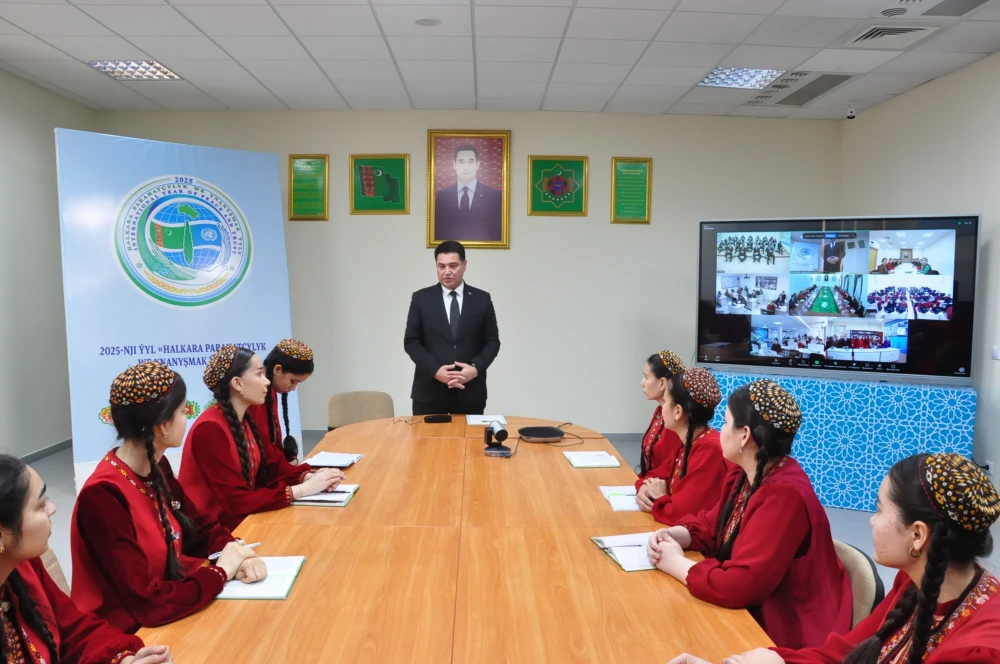 HALYPA DIPLOMATYŇ GATNAŞMAGYNDA AÇYK SAPAGY GEÇIRILDI surady