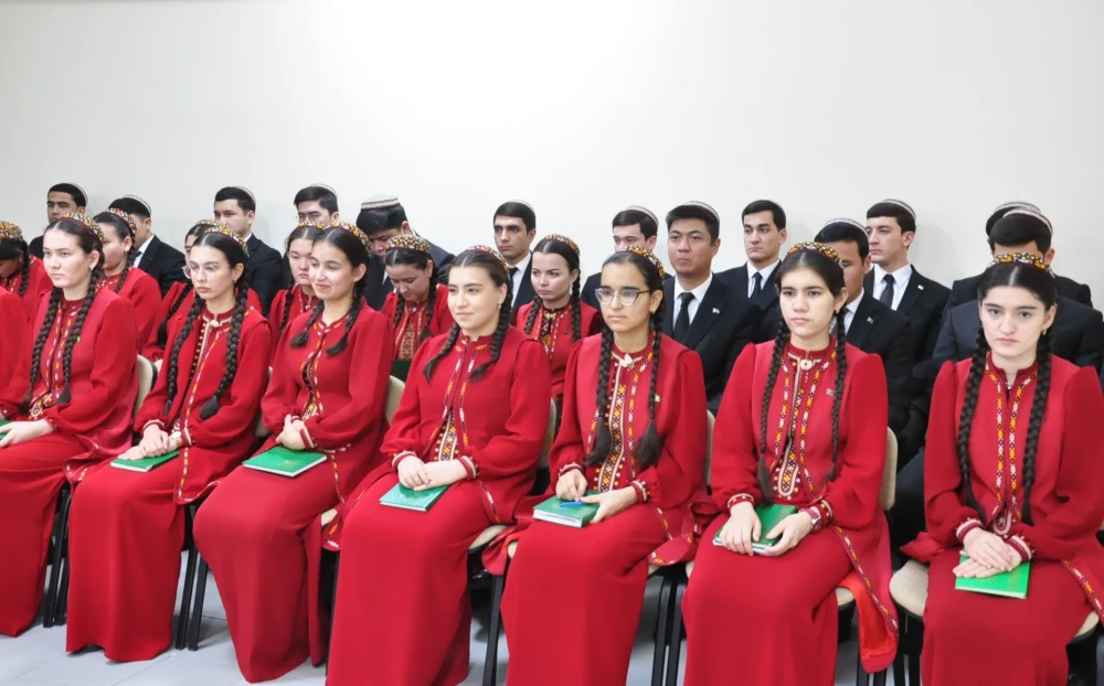 «JEMAGAT DIPLOMATIÝASYNYŇ TÄSIRINIŇ ARTMAGYNDA SANY TEHNOLOGIÝALARYŇ ORNY» ATLY YLMY-DÖREDIJILIK MASLAHATY GEÇIRILDI