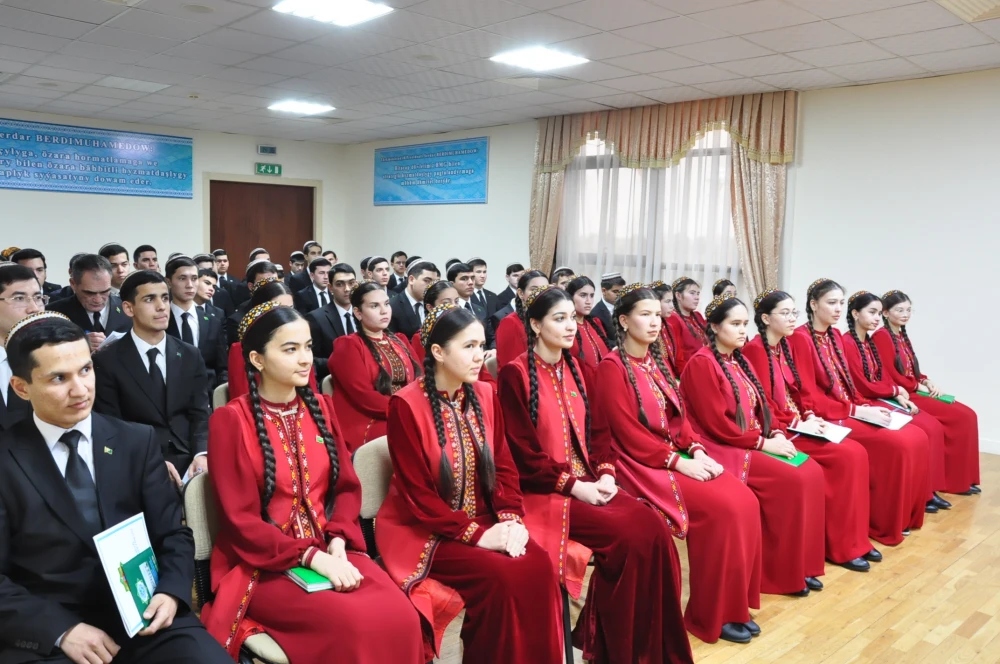 “Arap dili güni” mynasybetli umumy okuw sapagy guraldy surady