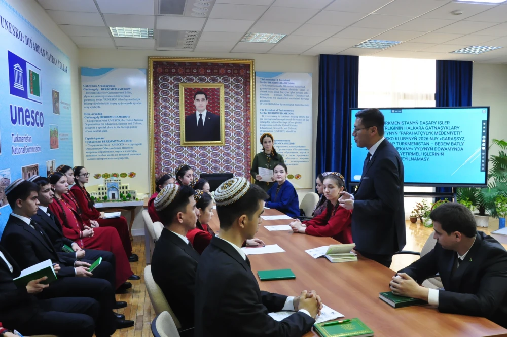 «PARAHATÇYLYK MEDENIÝETI» ATLY ÝUNESKO KLUBYNYŇ HASABAT ÝYGNAGY GEÇIRILDI