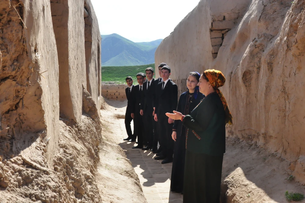 AN INTERESTING TOUR TO THE ANCIENT FORTRESS OF NISA surady