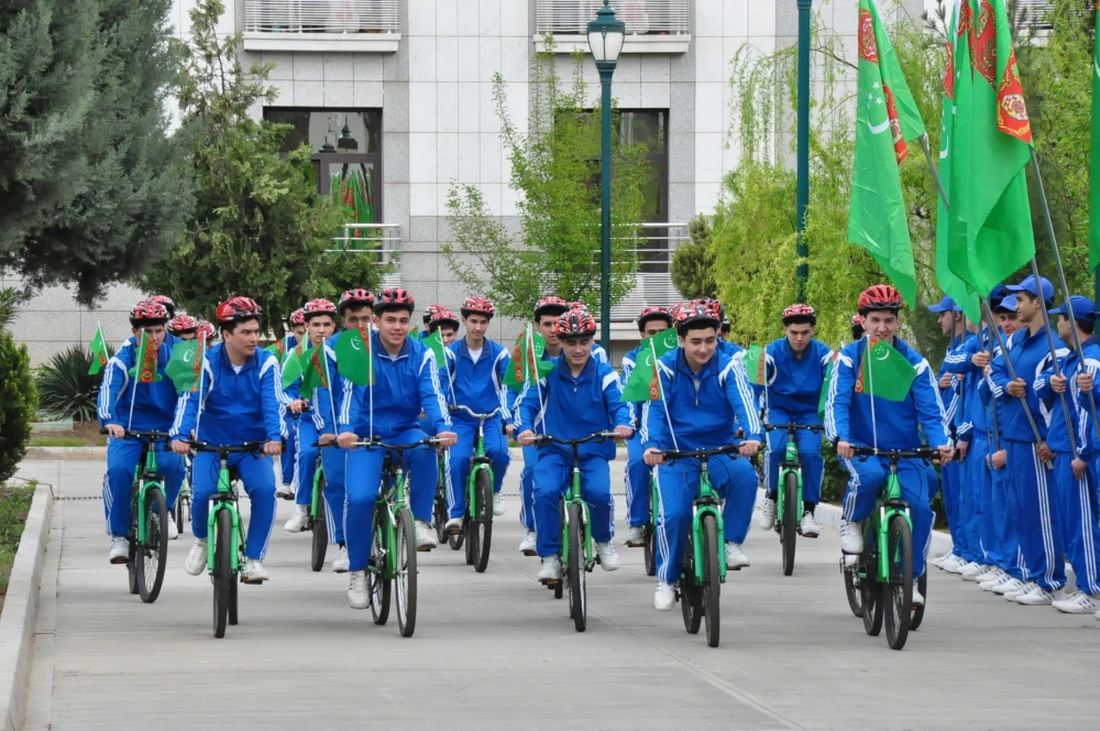 Bütindünýä saglyk güni mynasybetli dabaraly çäre geçirildi surady