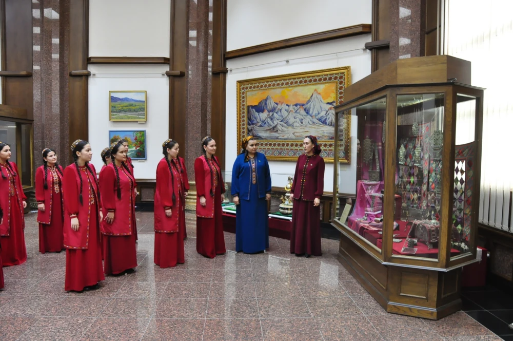 MILLI GYMMATLYKLARA BAGYŞLANAN GEZELENÇ surady