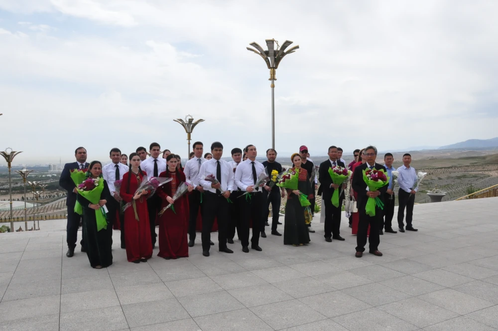 ETERNAL FRIENDSHIP BETWEEN NATIONS: FLOWER-LAYING CEREMONY HELD WITH CHINESE DELEGATION surady