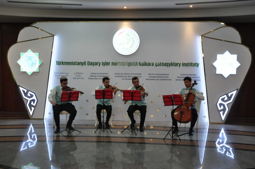 «HALKARA PARAHATÇYLYGY, HOWPSUZLYGY WE DURNUKLY ÖSÜŞ IŞINI GOLDAMAKDA HEM-DE BERKITMEKDE BITARAPLYK SYÝASATYNYŇ ORNY WE ÄHMIÝETI» ATLY KARARNAMANYŇ KABUL EDILMEGI MYNASYBETLI GEÇIRILEN MASLAHAT surady