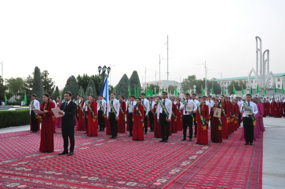 BILIMLER WE TALYP ÝAŞLAR GÜNI MYNASYBETLI DABARALY ÇÄRE GEÇIRILDI surady