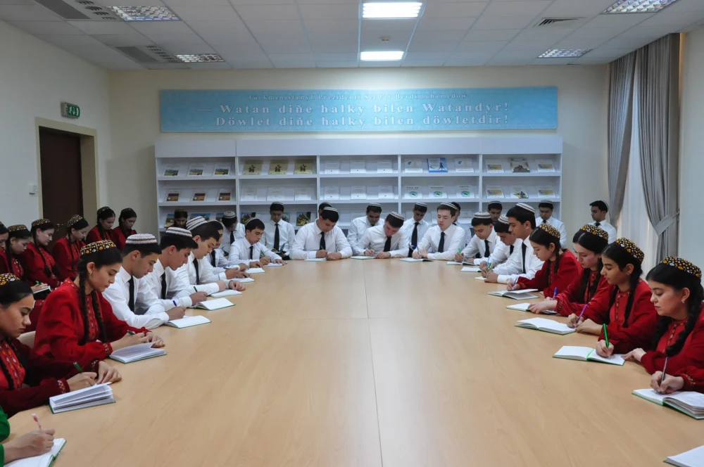 SEMINAR HIGHLIGHTS TURKMENISTAN’S NEUTRALITY POLICY surady