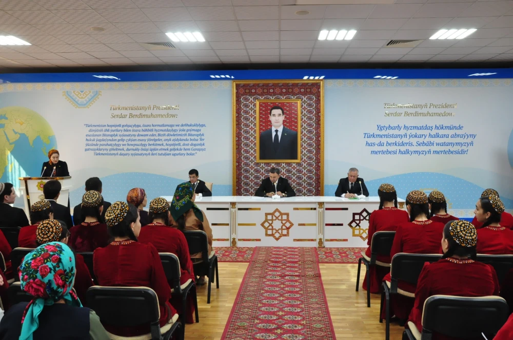 GARAŞSYZLYK BAÝRAMYNA BAGYŞLANAN YLMY-AMALY MASLAHAT surady