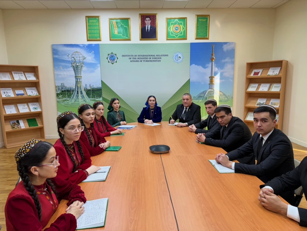 ÝAŞ HABARÇYLARA «HALKARA ÇÄRELERDE ALYPBARYJYNYŇ USSATLYGY» ATLY OKUW SAPAGY  GEÇIRILDI surady