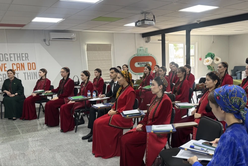 ÝAŞ ŽURNALISTLER ÜÇIN OKUW SAPAGY GURALDY surady