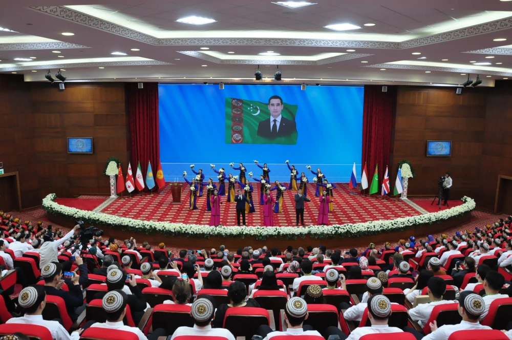 “Halkara gatnaşyklary: parahatçylyk dialogynyň medeniýeti” atly III halkara bäsleşigine badalga berildi