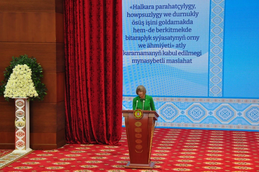 «HALKARA PARAHATÇYLYGY, HOWPSUZLYGY WE DURNUKLY ÖSÜŞ IŞINI GOLDAMAKDA HEM-DE BERKITMEKDE BITARAPLYK SYÝASATYNYŇ ORNY WE ÄHMIÝETI» ATLY KARARNAMANYŇ KABUL EDILMEGI MYNASYBETLI GEÇIRILEN MASLAHAT