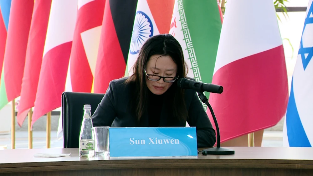 LANÇŽOU UNIWERSITETINIŇ WEKILLERI BILEN GEÇIRILEN “TEGELEK STOL” DUŞUŞYGY