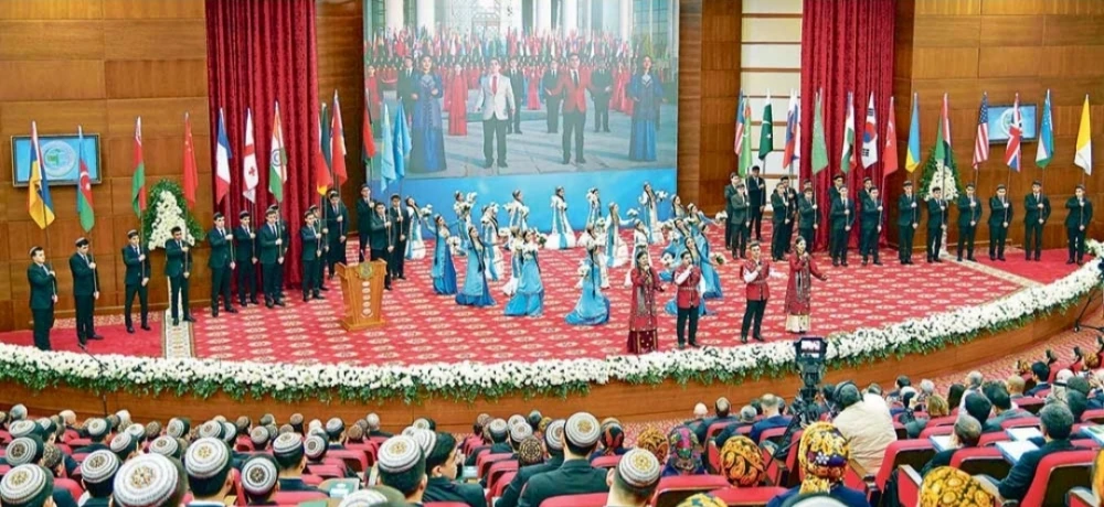 Hoşniýetli ýörelgeleriň beýany surady