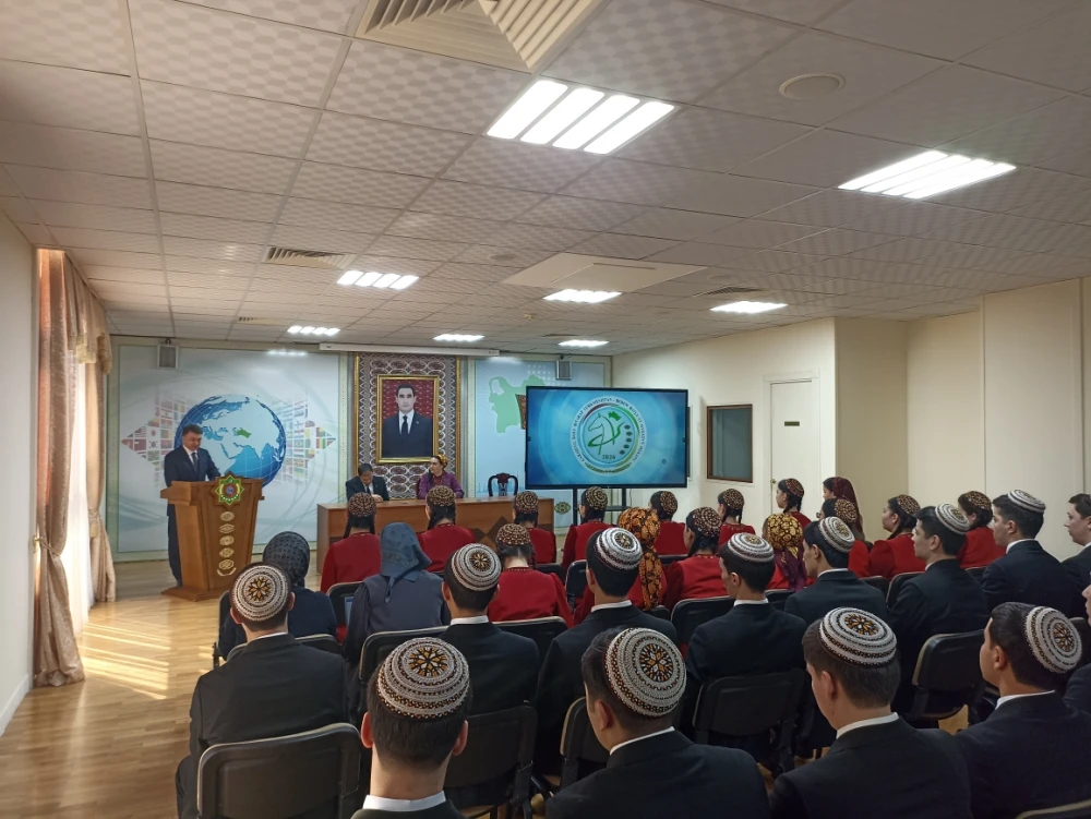 HALYPA DIPLOMAT BILEN DUŞUŞYK surady