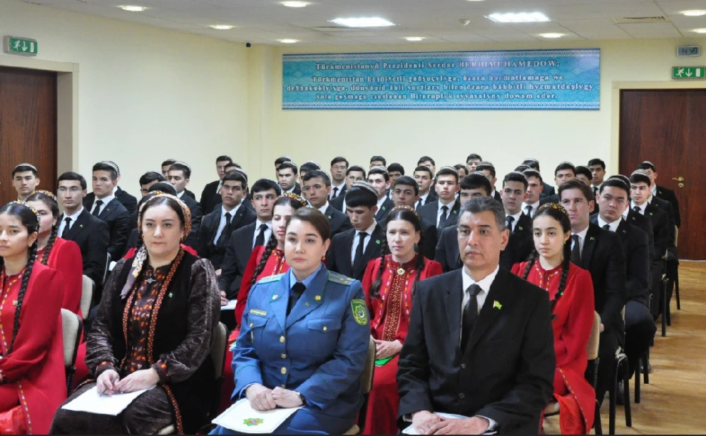 A training course on the adoption of  the Constitution of Turkmenistan