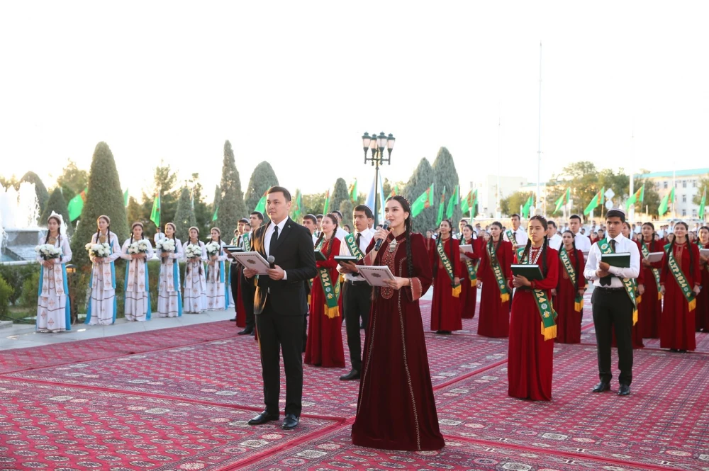 TÜRKMEN DIPLOMATIÝASYNYŇ MILLI MEKDEBINDE TÄZE OKUW ÝYLYNA BADALGA BERILDI