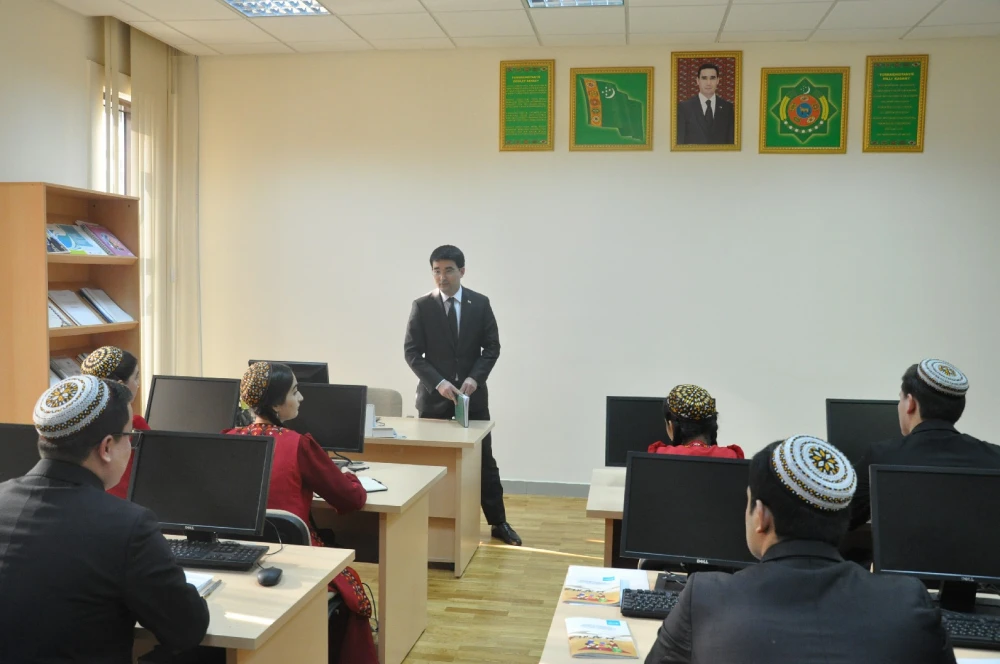 Ambassador of Turkmenistan Held a Training Course surady