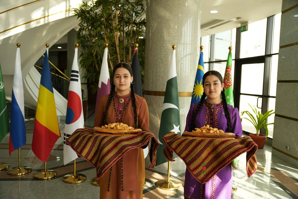 LANÇŽOU UNIWERSITETINIŇ WEKILLERINIŇ ÝURDUMYZA SAPARY BAŞLANDY