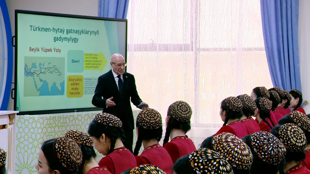 A CONSULTATIVE MEETING DEDICATED TO THE FRIENDLY VISIT OF THE NATIONAL LEADER OF THE TURKMEN PEOPLE, CHAIRMAN OF THE HALK MASLAHATY OF TURKMENISTAN, HERO ARKADAG TO THE PEOPLE'S REPUBLIC OF CHINA surady