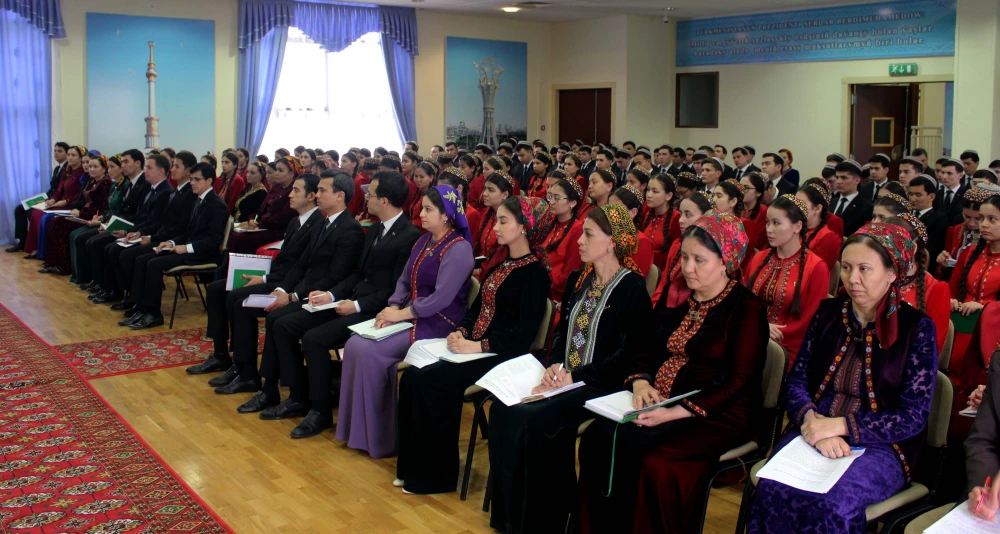 “PEDERLERIMIZIŇ GAHRYMANÇYLYGY ÝAŞLAR ÜÇIN WATANÇYLYK MEKDEBI” ATLY YLMY-AMALY MASLAHAT GEÇIRILDI