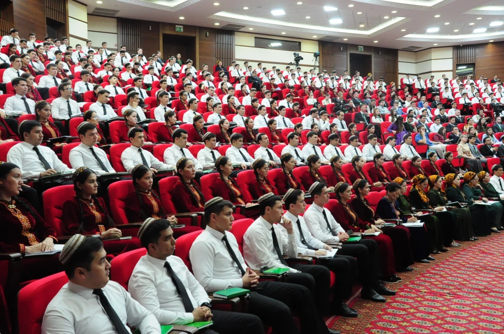 «TÜRKMENISTANYŇ DAŞARY SYÝASATY WE DIPLOMATIÝASY: PARAHATÇYLYGYŇ, HOWPSUZLYGYŇ WE DURNUKLY ÖSÜŞIŇ HATYRASYNA HYZMATDAŞLYK» ATLY HALKARA YLMY-AMALY MASLAHATY GEÇIRILÝÄR