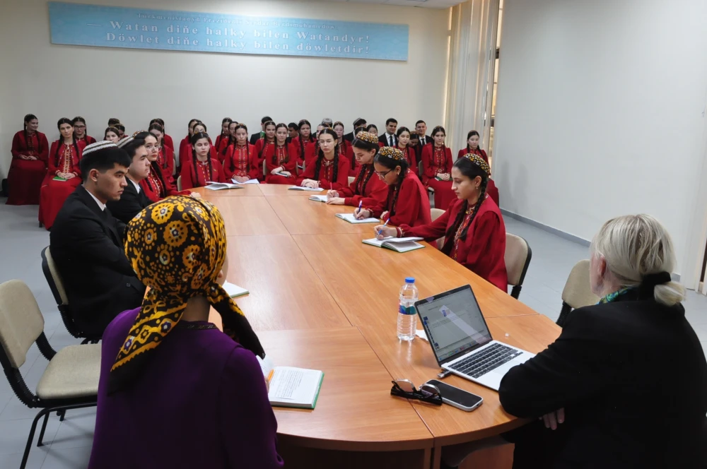 ÝEWROPA BILELEŞIGINIŇ TÜRKMENISTANDAKY ILÇISINIŇ OKUW SAPAGY