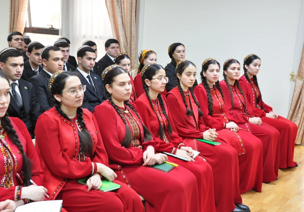 Türkmenistanyň Gyzyl Ýarymaý Milli jemgyýetiniň guramagynda okuw maslahaty geçirildi