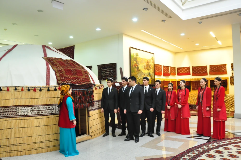 GYZYKLY GURALAN GEZELENÇ