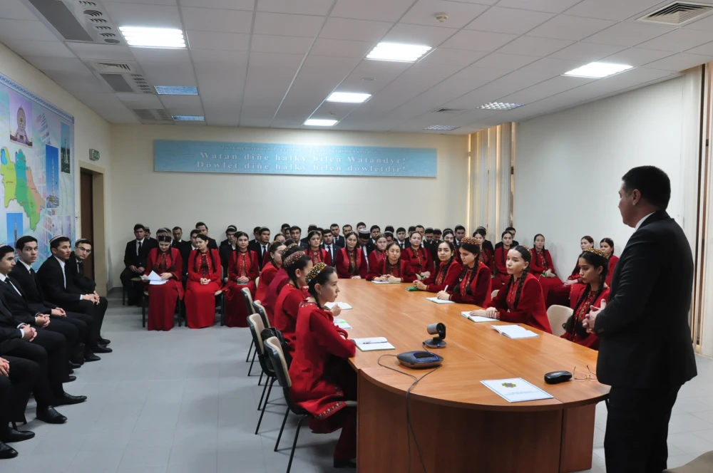 HALYPA DIPLOMATYŇ GATNAŞMAGYNDA AÇYK SAPAGY GEÇIRILDI