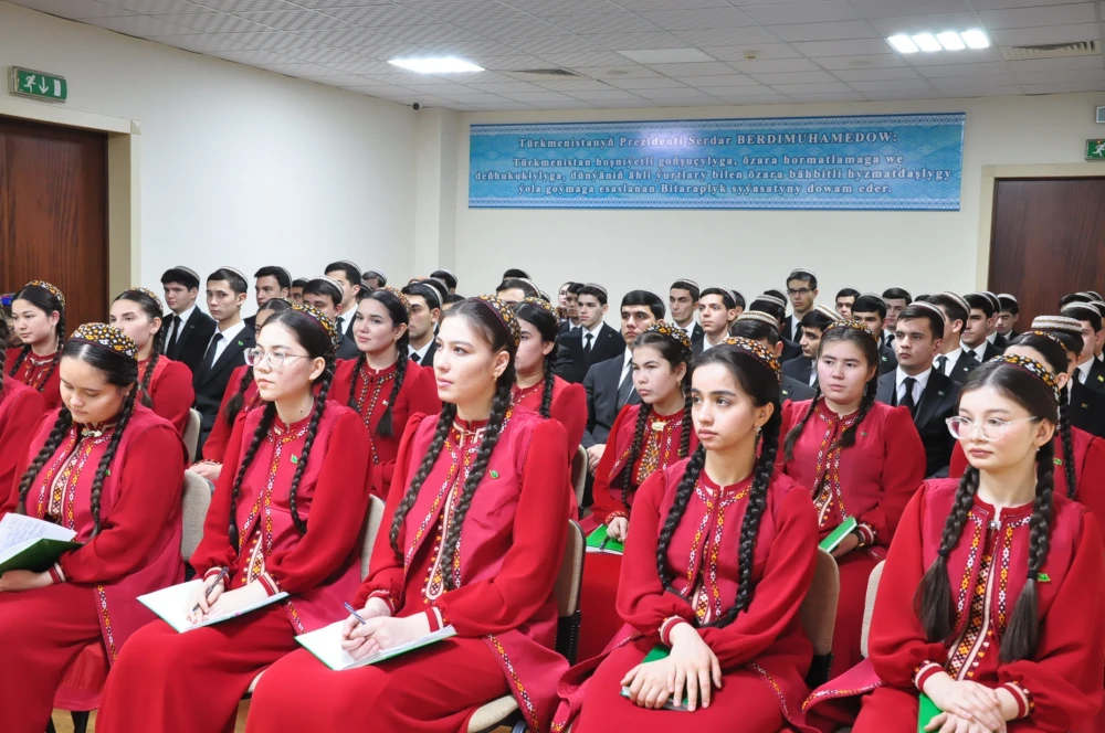 “Arap dili güni” mynasybetli umumy okuw sapagy guraldy